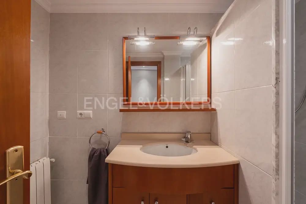 3 bedroom Flat for rent in Valencia city with garage - € 1,800 (Ref: 10044167)