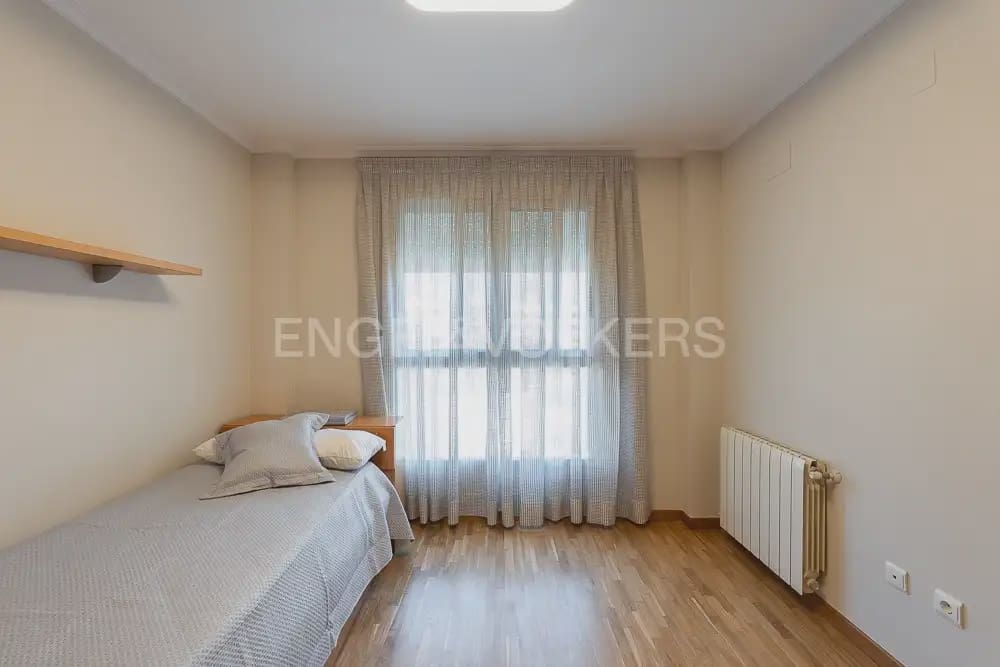 3 bedroom Flat for rent in Valencia city with garage - € 1,800 (Ref: 10044167)