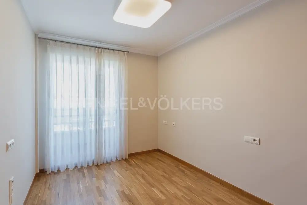 3 bedroom Flat for rent in Valencia city with garage - € 1,800 (Ref: 10044167)