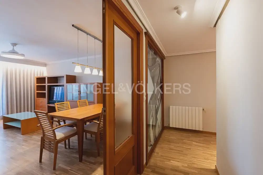 3 bedroom Flat for rent in Valencia city with garage - € 1,800 (Ref: 10044167)