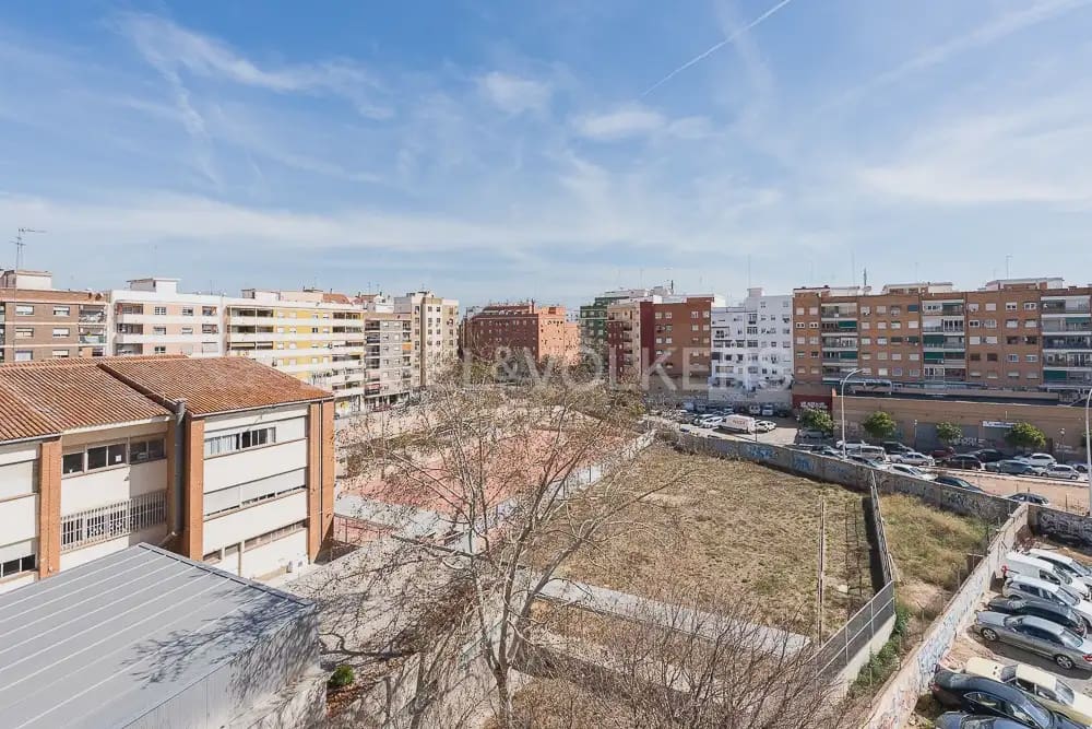 3 bedroom Flat for rent in Valencia city with garage - € 1,800 (Ref: 10044167)