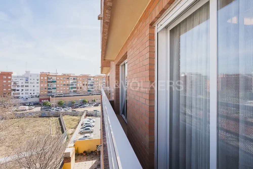 3 bedroom Flat for rent in Valencia city with garage - € 1,800 (Ref: 10044167)