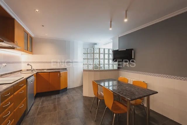3 bedroom Flat for rent in Nou Moles, Valencia city with garage - € 1,800 (Ref: 10044167)