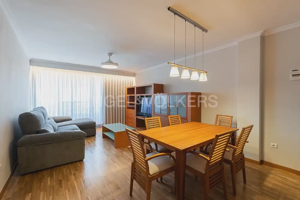 3 bedroom Flat for rent in Valencia city with garage - € 1,800 (Ref: 10044167)
