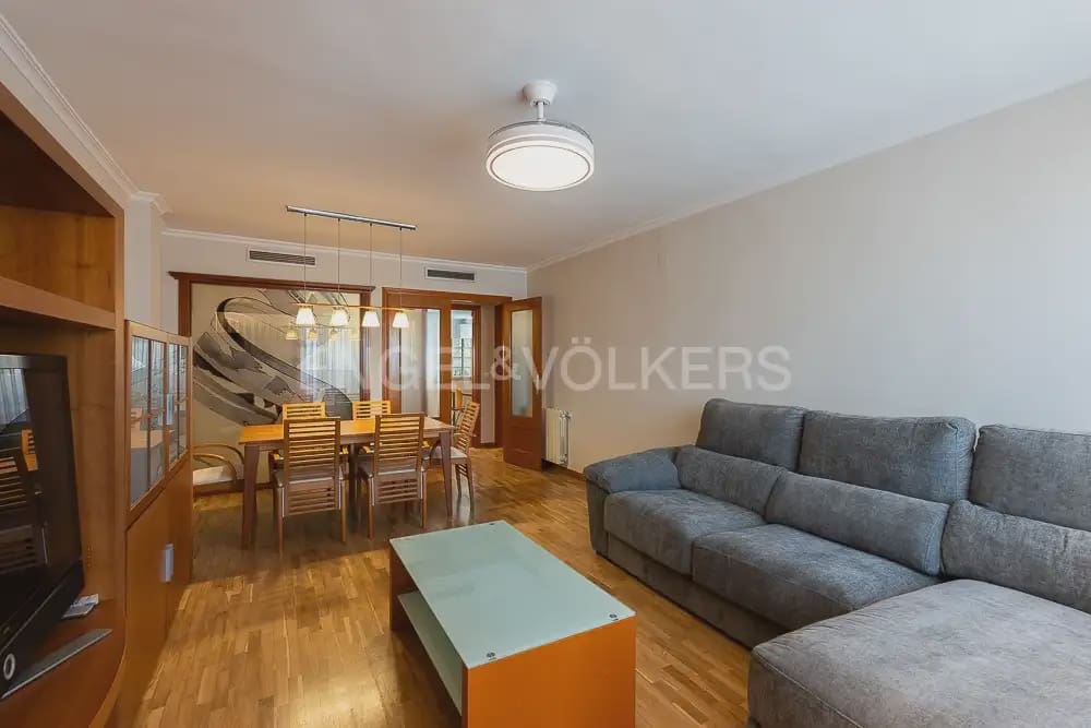 3 bedroom Flat for rent in Valencia city with garage - € 1,800 (Ref: 10044167)