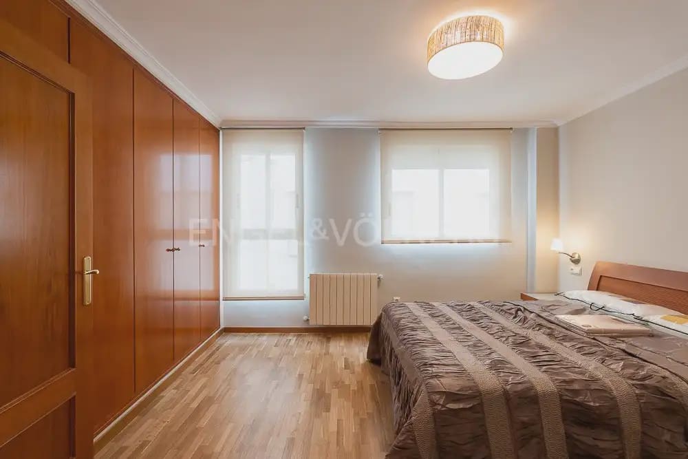 3 bedroom Flat for rent in Valencia city with garage - € 1,800 (Ref: 10044167)