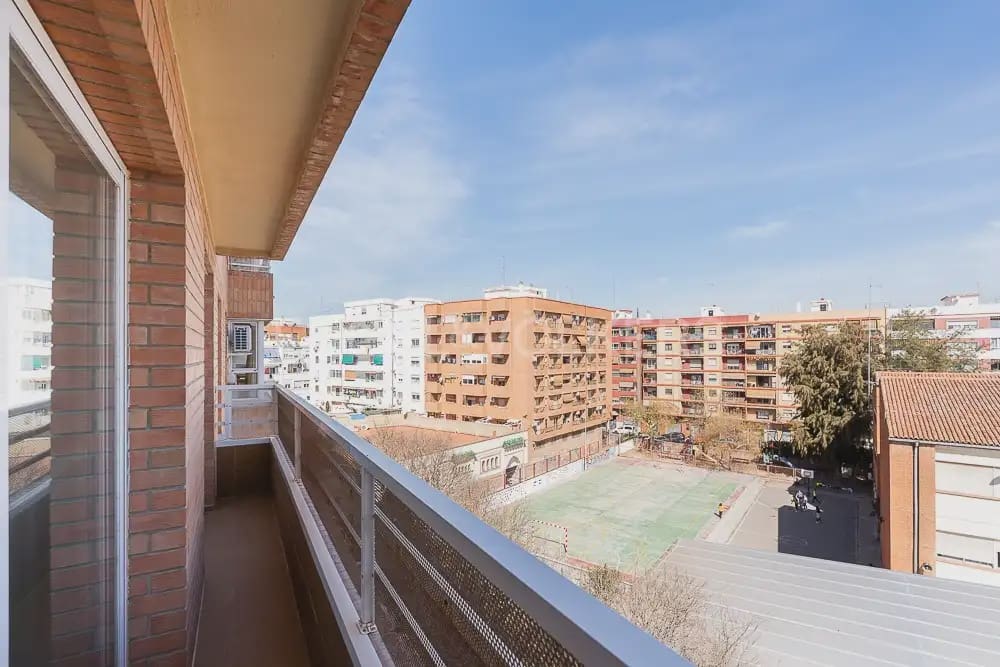 3 bedroom Flat for rent in Valencia city with garage - € 1,800 (Ref: 10044167)