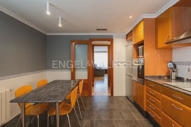 3 bedroom Flat for rent in Nou Moles, Valencia city with garage - € 1,800 (Ref: 10044167)