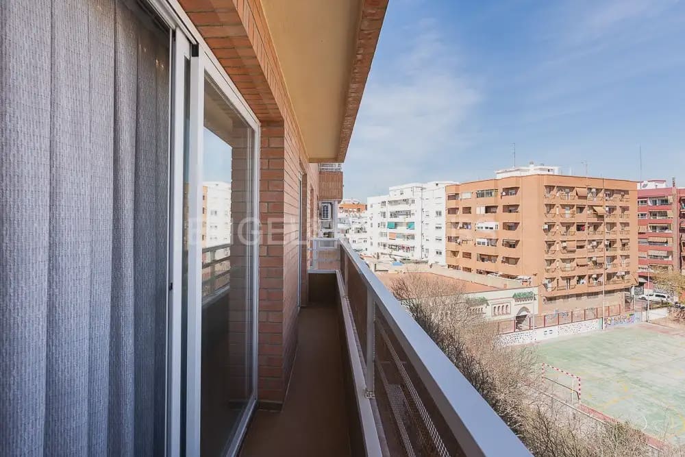 3 bedroom Flat for rent in Valencia city with garage - € 1,800 (Ref: 10044167)