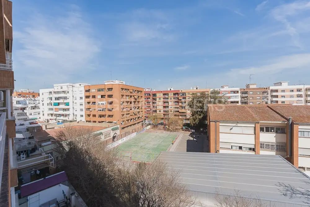 3 bedroom Flat for rent in Valencia city with garage - € 1,800 (Ref: 10044167)