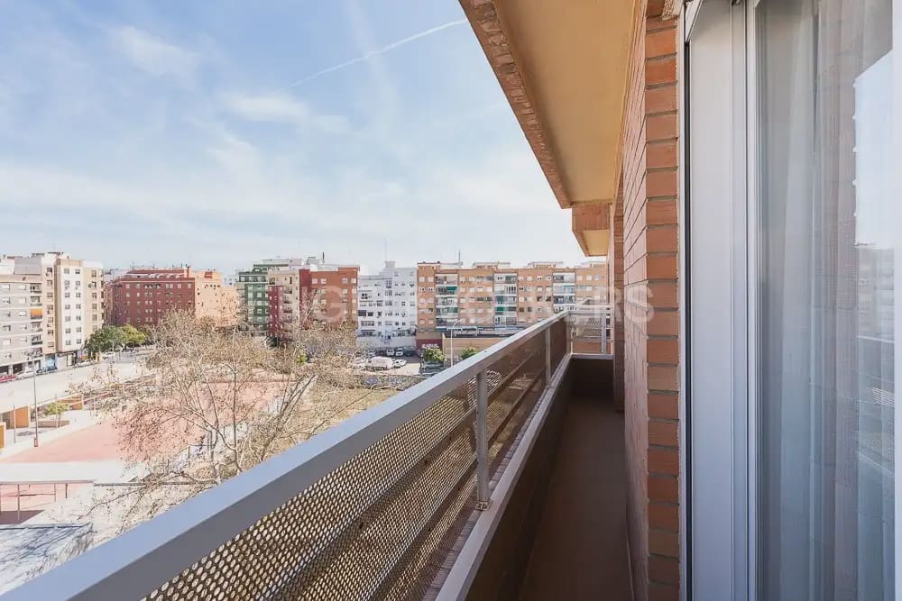 3 bedroom Flat for rent in Valencia city with garage - € 1,800 (Ref: 10044167)