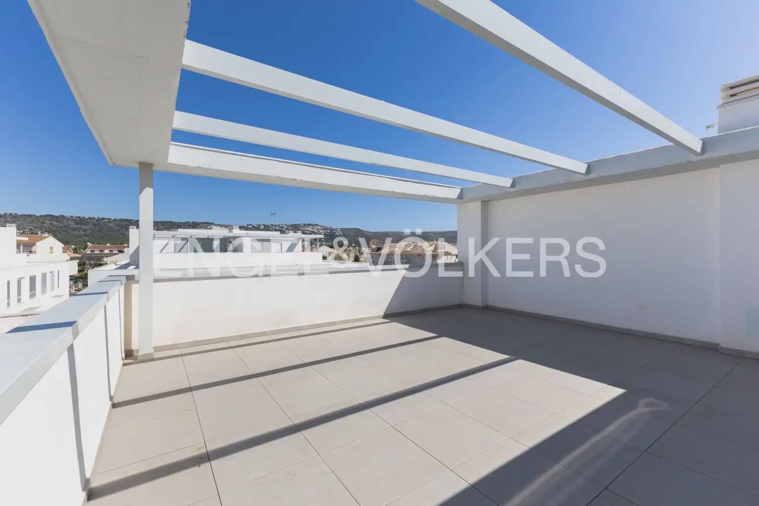 3 slaapkamer Penthouse te huur in Javea / Xabia met zwembad garage - € 2.600 (Ref: 10044168)