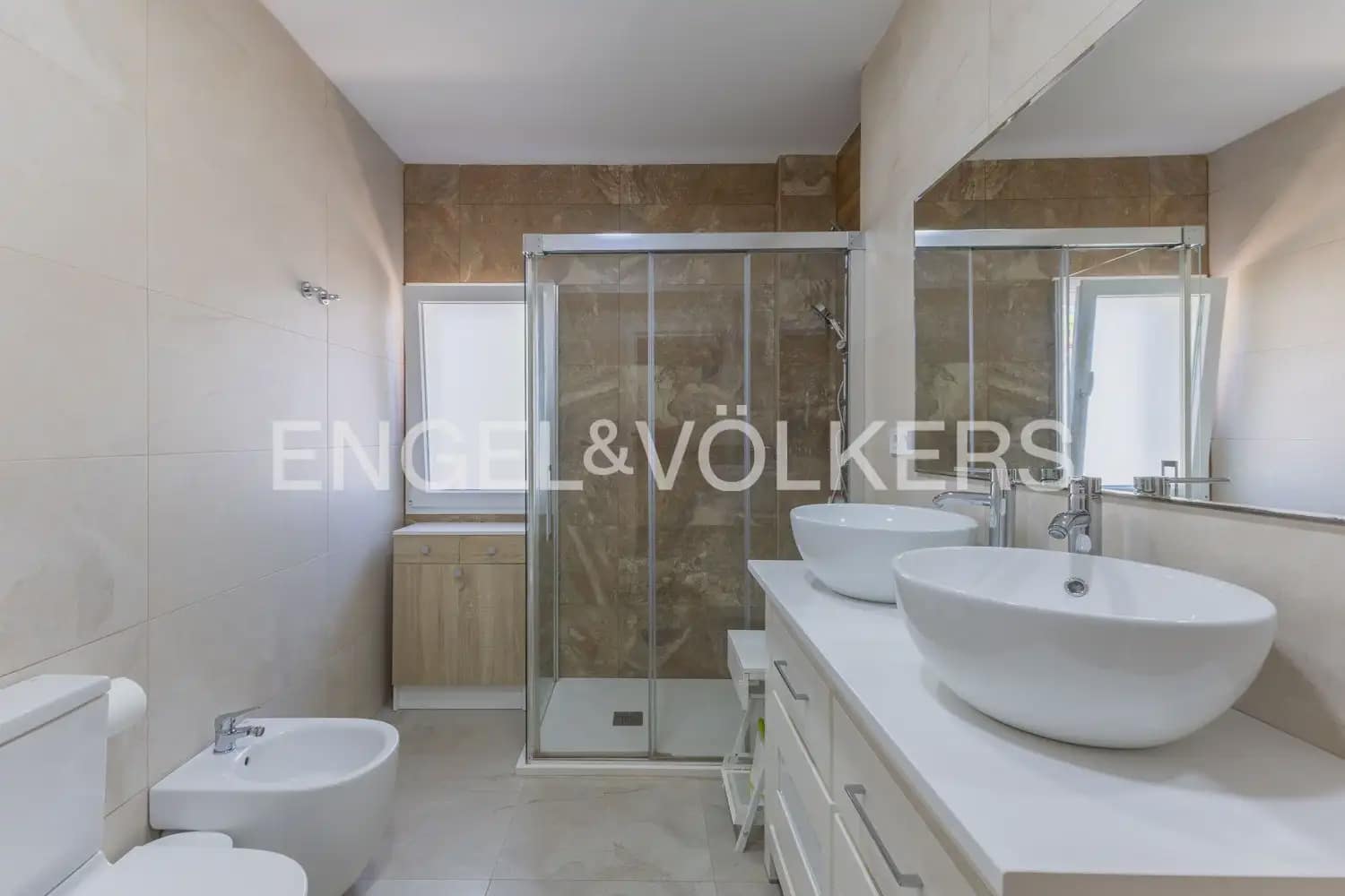 3 quarto Moradia para venda em Gilet com piscina garagem - 670 000 € (Ref: 10045314)