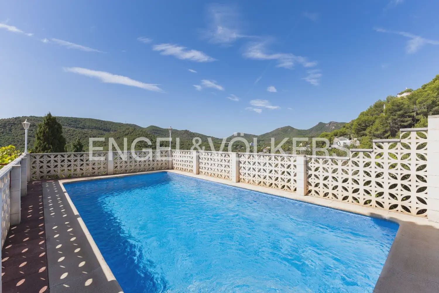 3 quarto Moradia para venda em Gilet com piscina garagem - 670 000 € (Ref: 10045314)