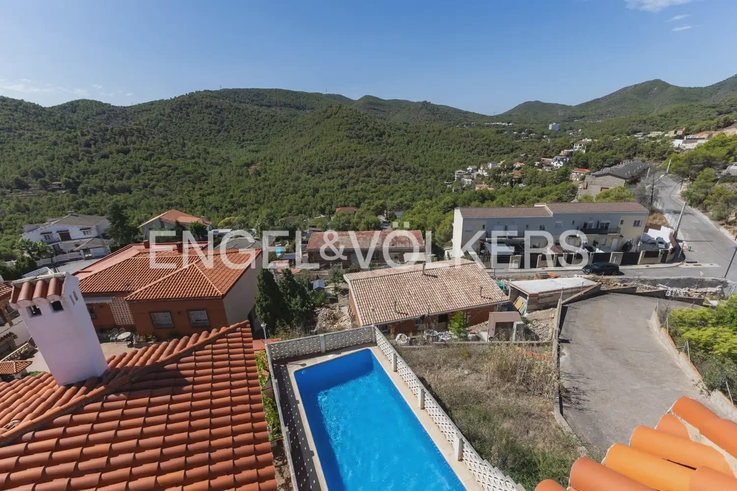 3 quarto Moradia para venda em Gilet com piscina garagem - 670 000 € (Ref: 10045314)