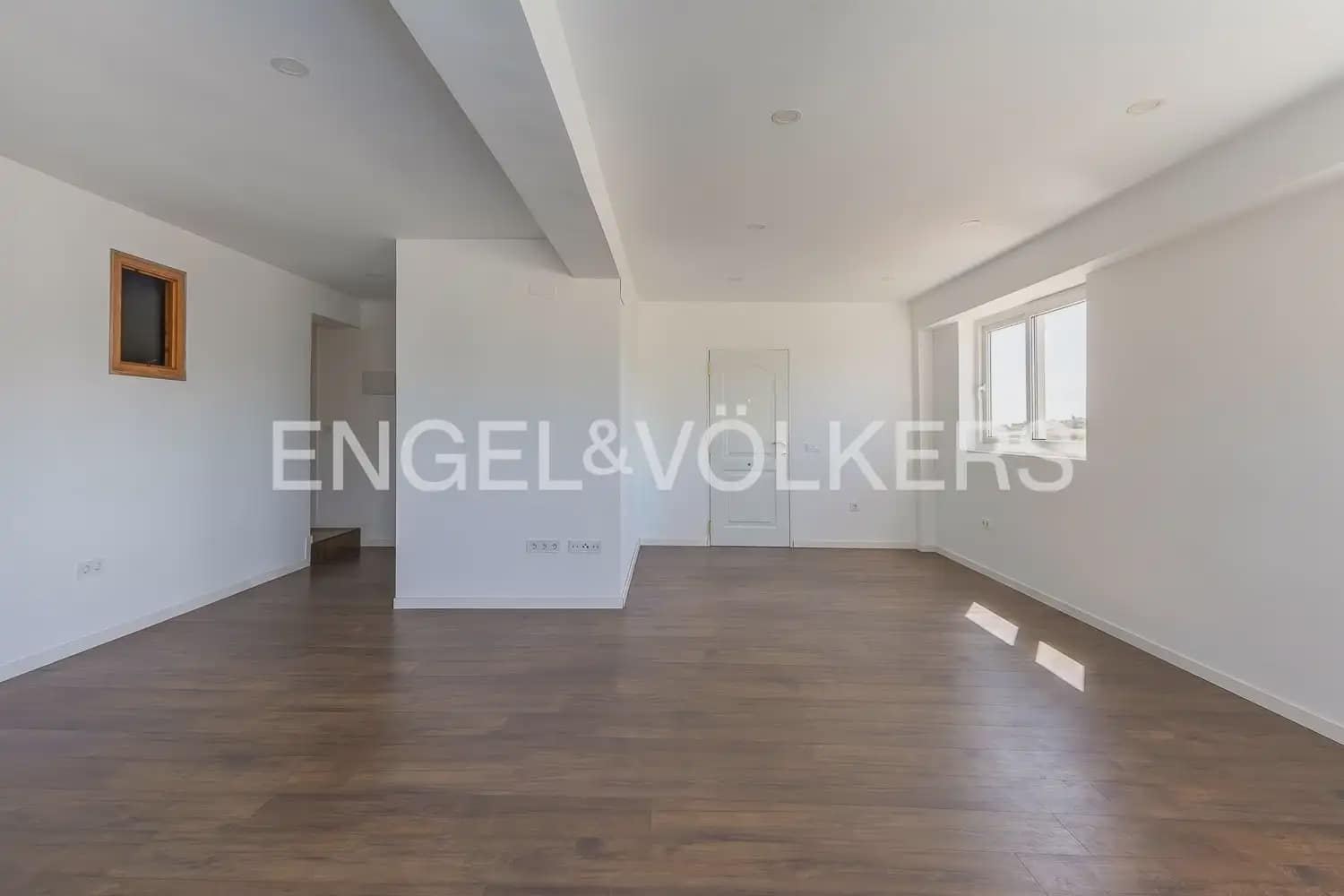 4 soveværelse Villa til salg i Gilet med swimmingpool garage - € 640.000 (Ref: 10045314)