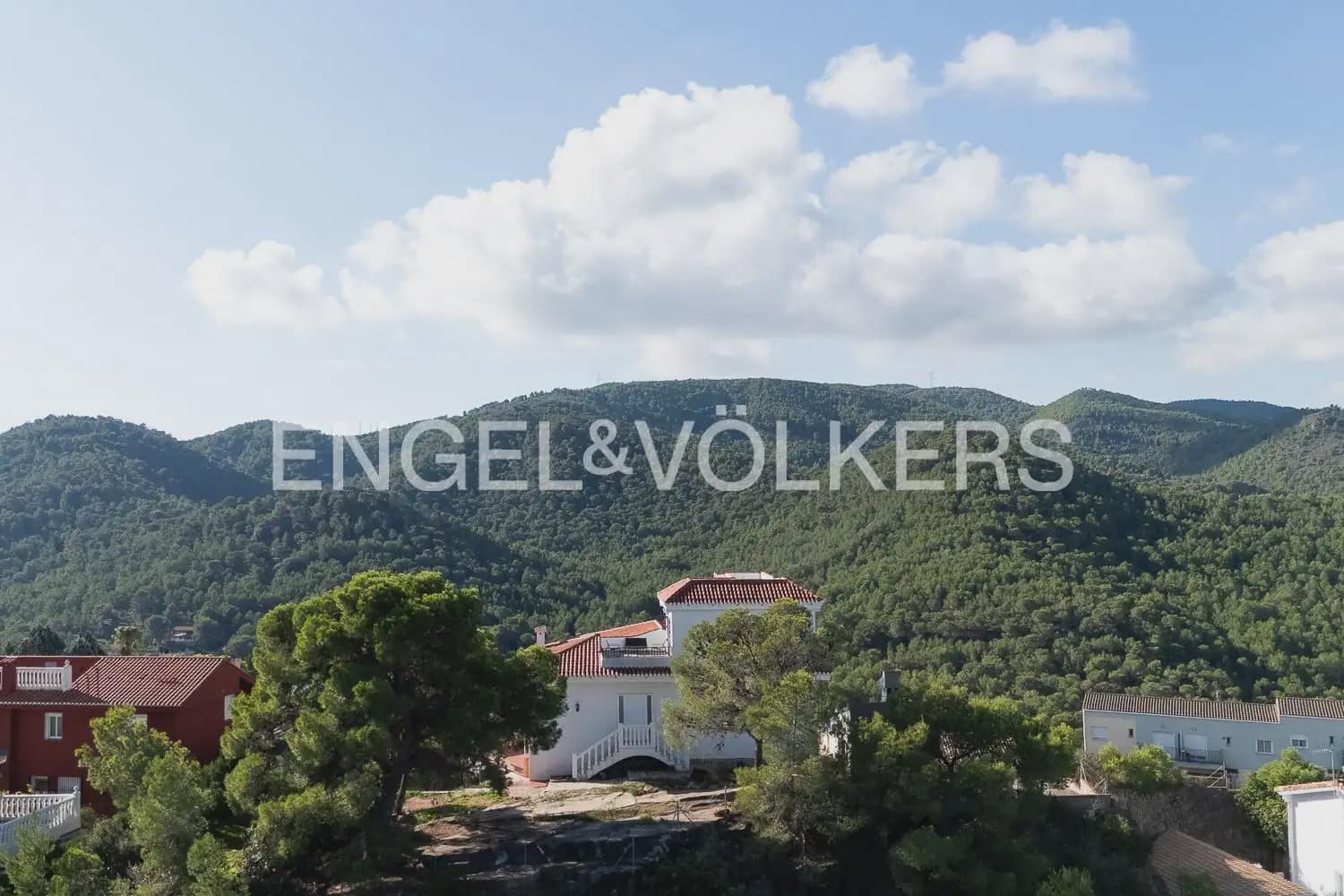 4 bedroom Villa for sale in Gilet with pool garage - € 640,000 (Ref: 10045314)