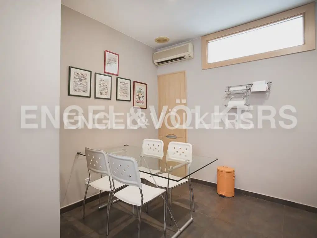 Piso de 5 habitaciones en València ciudad en alquiler - 2.000 € (Ref: 10045829)