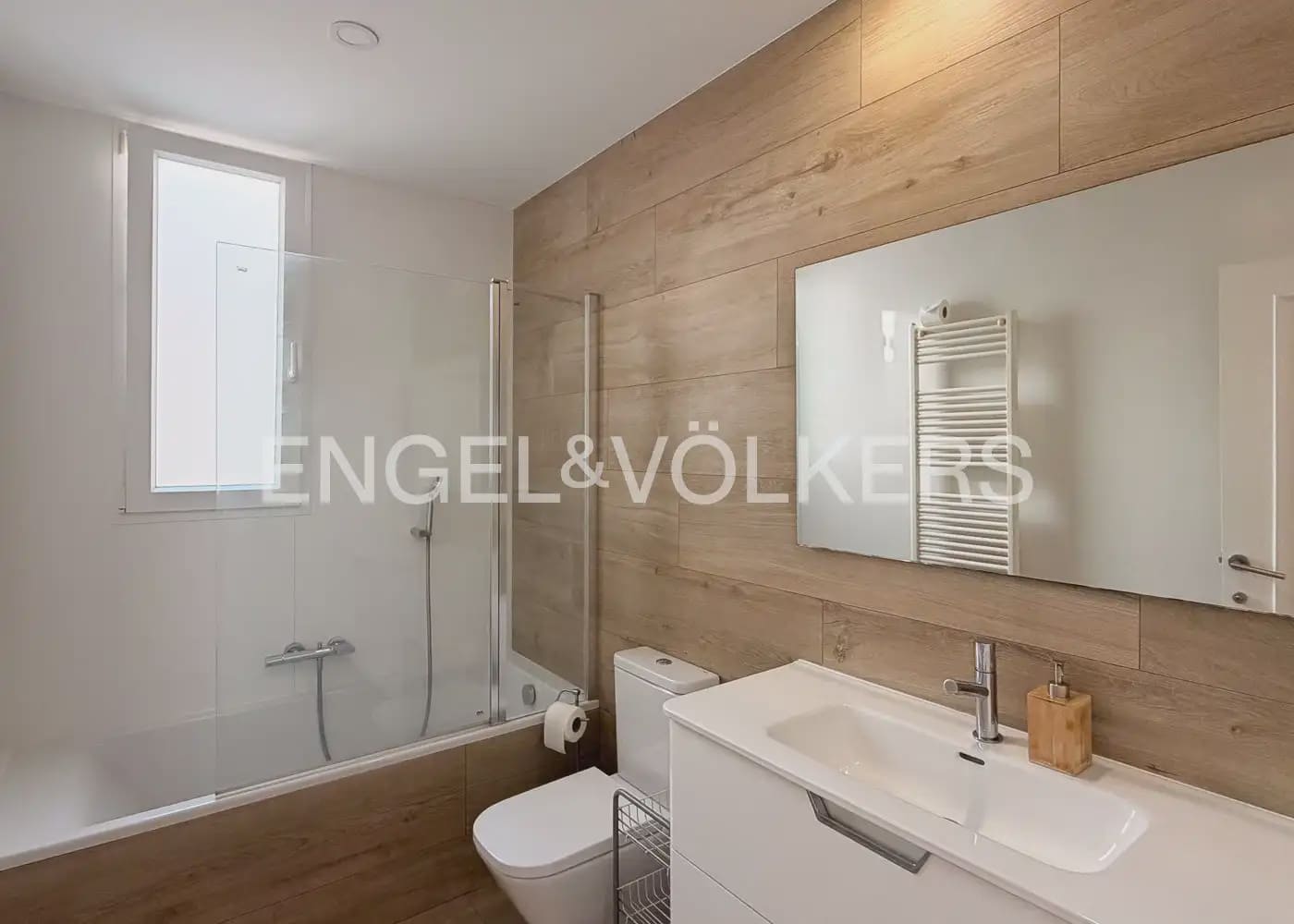 Piso de 5 habitaciones en València ciudad en alquiler - 2.000 € (Ref: 10045829)