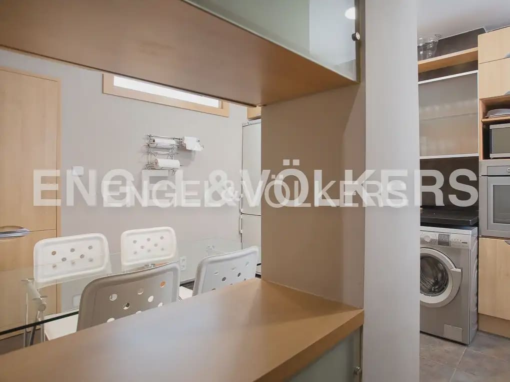 Piso de 5 habitaciones en València ciudad en alquiler - 2.000 € (Ref: 10045829)