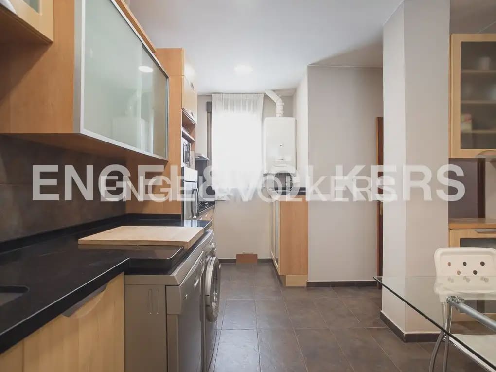 Piso de 5 habitaciones en València ciudad en alquiler - 2.000 € (Ref: 10045829)