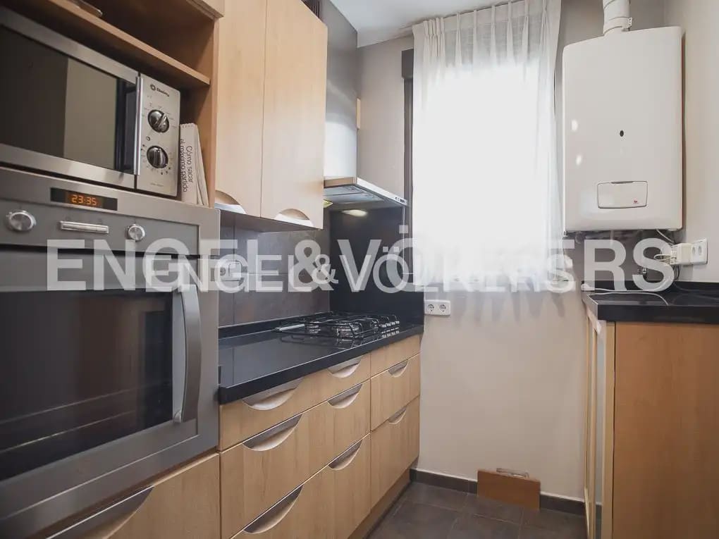 Piso de 5 habitaciones en València ciudad en alquiler - 2.000 € (Ref: 10045829)