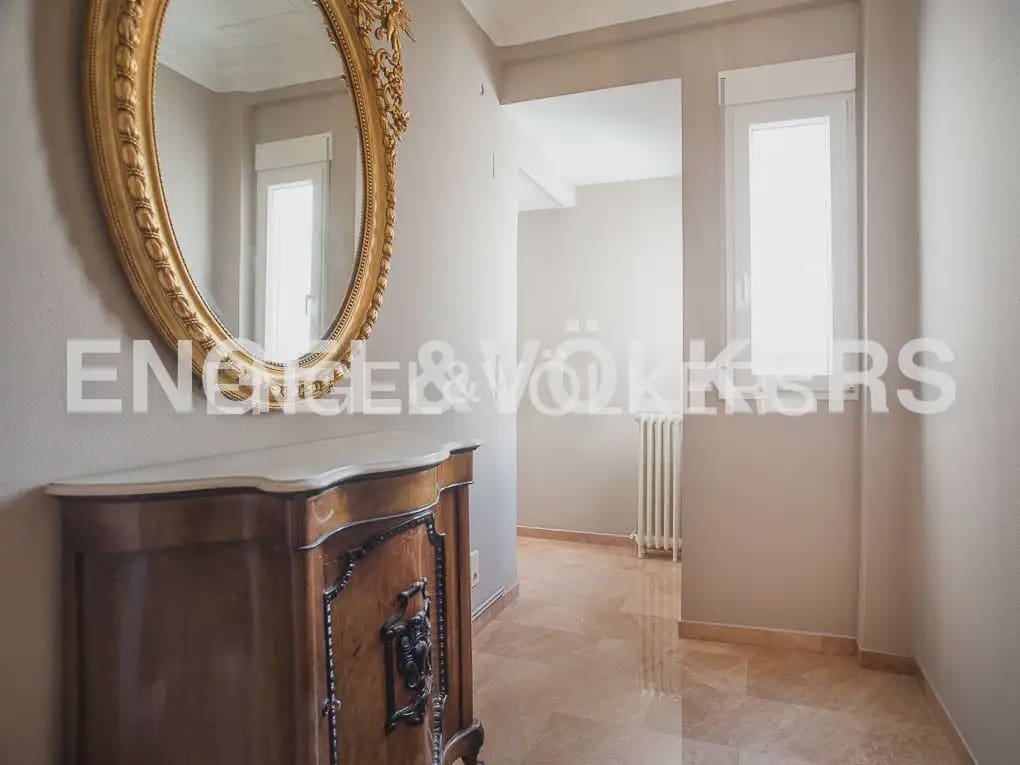 Piso de 5 habitaciones en València ciudad en alquiler - 2.000 € (Ref: 10045829)