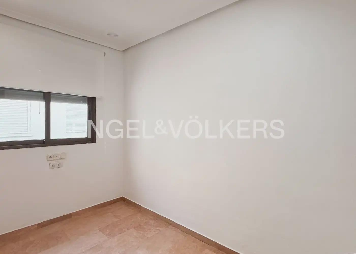 Piso de 5 habitaciones en València ciudad en alquiler - 2.000 € (Ref: 10045829)