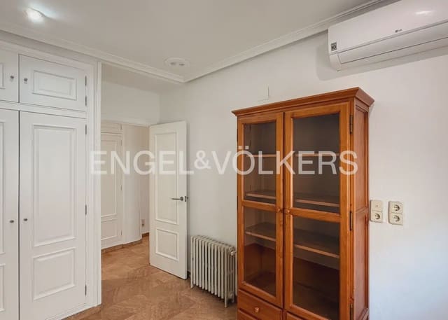 Piso de 5 habitaciones en La Gran Via, València ciudad en alquiler - 2.000 € (Ref: 10045829)