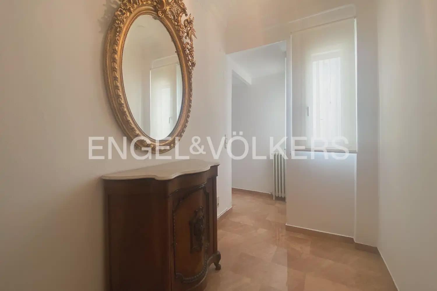 Piso de 5 habitaciones en València ciudad en alquiler - 2.000 € (Ref: 10045829)