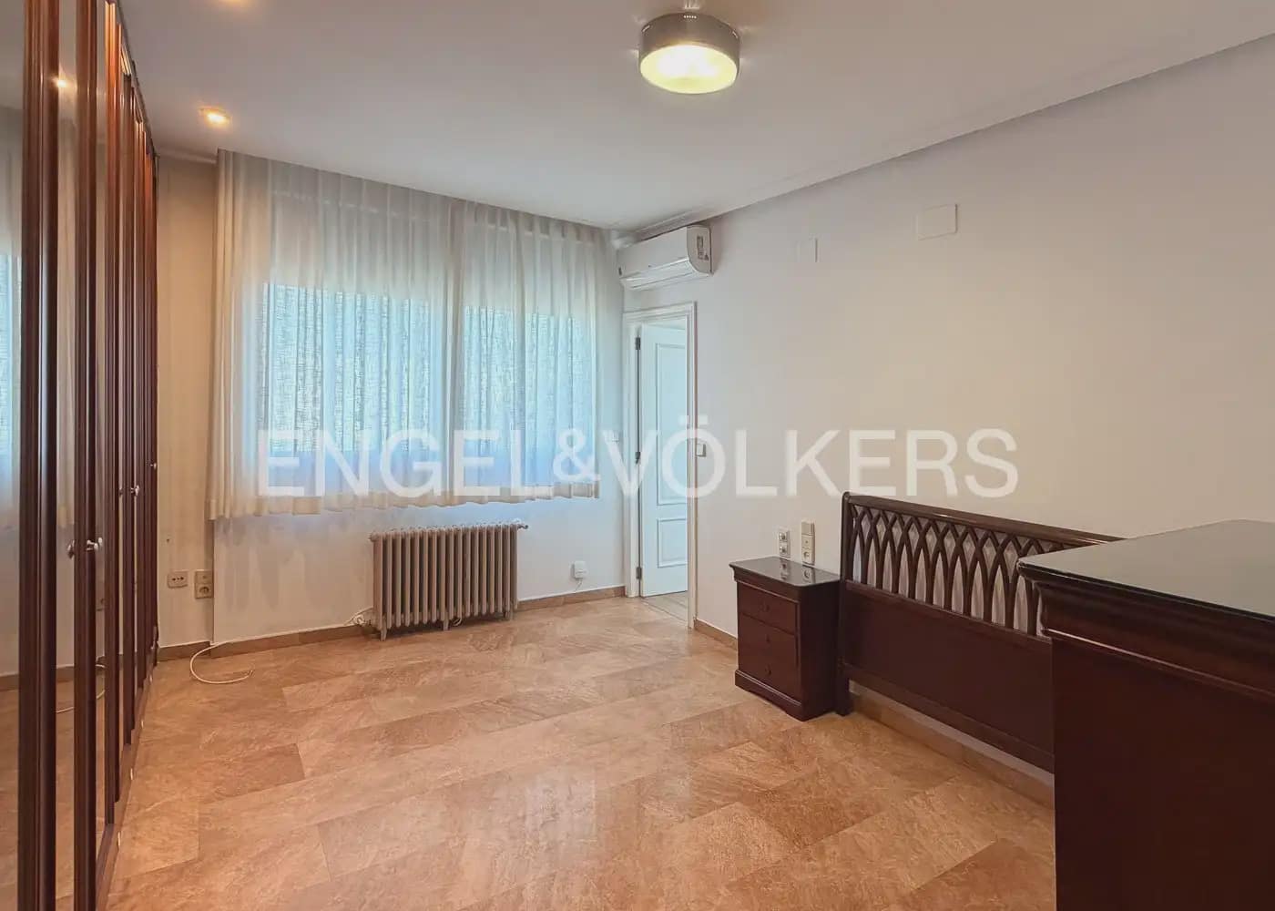 Piso de 5 habitaciones en València ciudad en alquiler - 2.000 € (Ref: 10045829)