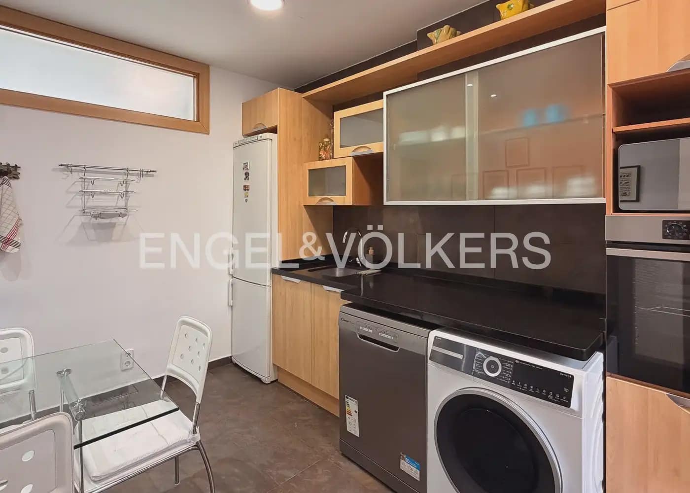 Piso de 5 habitaciones en València ciudad en alquiler - 2.000 € (Ref: 10045829)