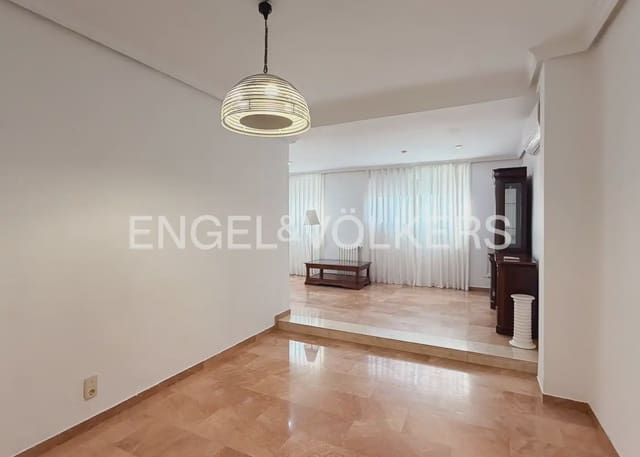 Piso de 5 habitaciones en La Gran Via, València ciudad en alquiler - 2.000 € (Ref: 10045829)