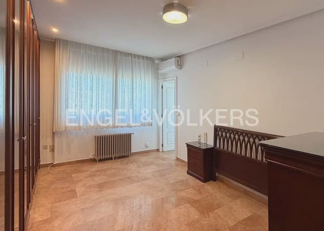 Piso de 5 habitaciones en La Gran Via, València ciudad en alquiler - 2.000 € (Ref: 10045829)