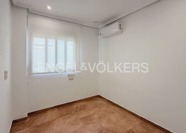Piso de 5 habitaciones en La Gran Via, València ciudad en alquiler - 2.000 € (Ref: 10045829)