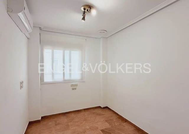 Piso de 5 habitaciones en La Gran Via, València ciudad en alquiler - 2.000 € (Ref: 10045829)