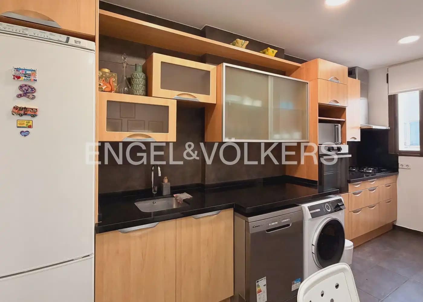 Piso de 5 habitaciones en València ciudad en alquiler - 2.000 € (Ref: 10045829)