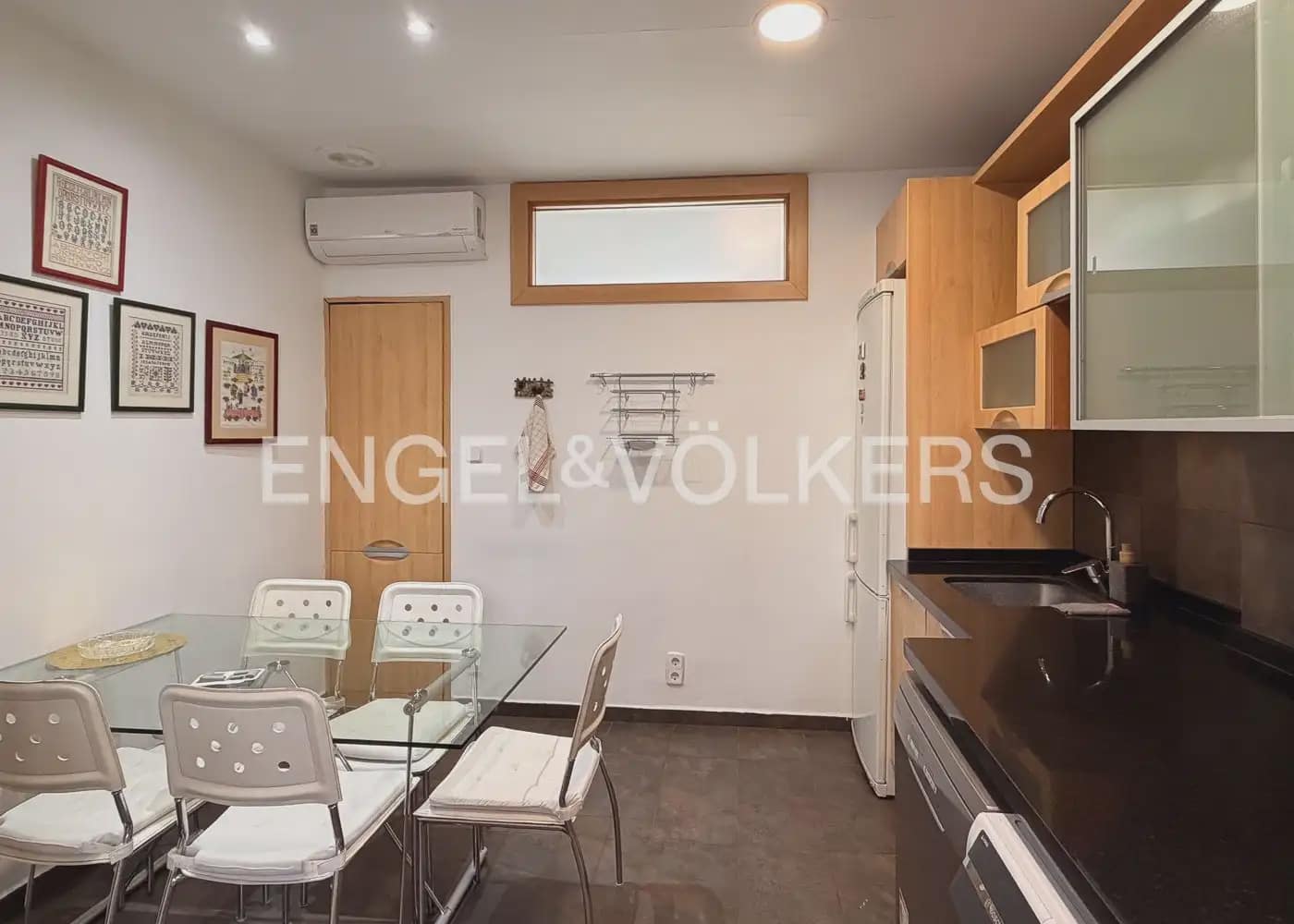 Piso de 5 habitaciones en València ciudad en alquiler - 2.000 € (Ref: 10045829)