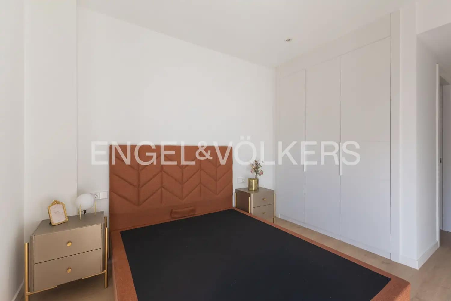 2 bedroom Flat for rent in Valencia city with pool garage - € 2,200 (Ref: 10046096)