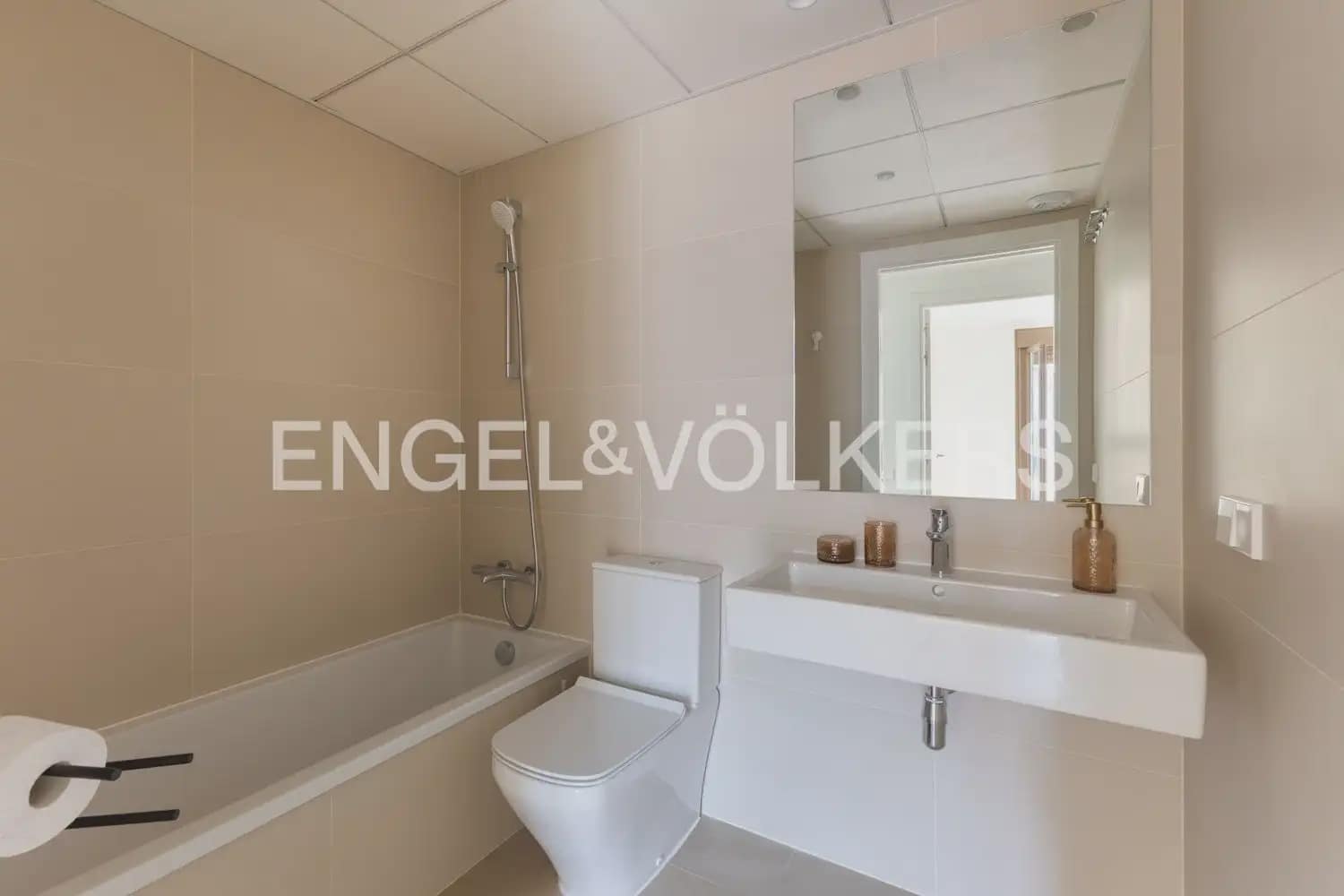 2 bedroom Flat for rent in Valencia city with pool garage - € 2,200 (Ref: 10046096)