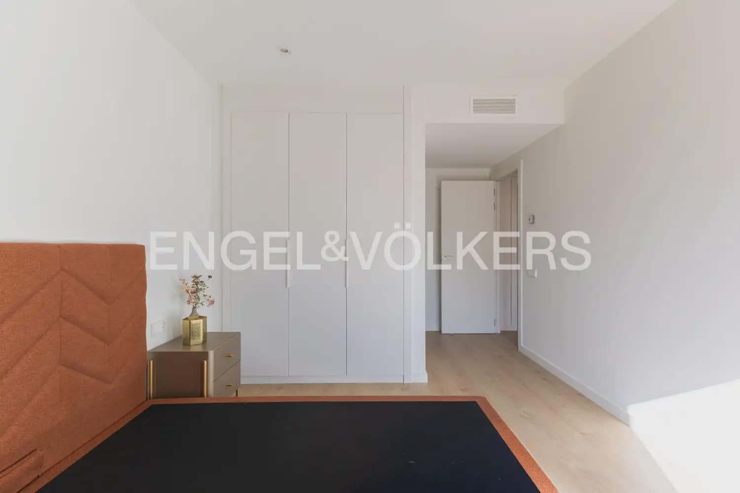 2 bedroom Flat for rent in Valencia city with pool garage - € 2,200 (Ref: 10046096)