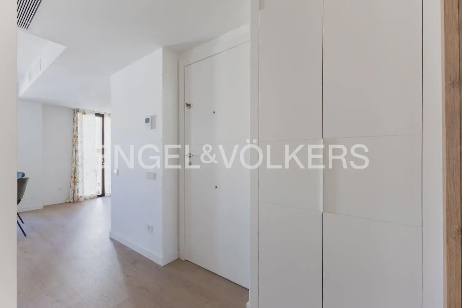 2 bedroom Flat for rent in Valencia city with pool garage - € 2,200 (Ref: 10046096)