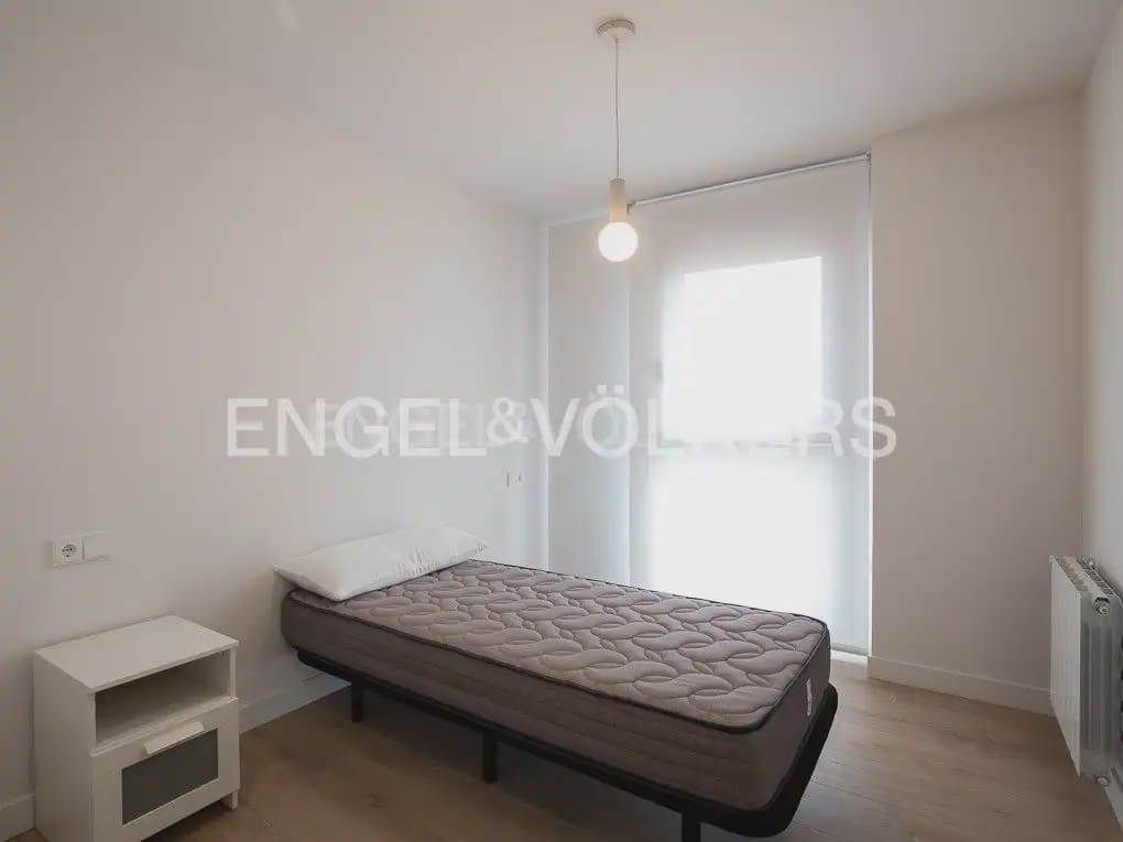 3 sypialnia Mieszkanie do wynajęcia w Miasto Walencja z basenem garażem - 2 400 € (Ref: 10048488)