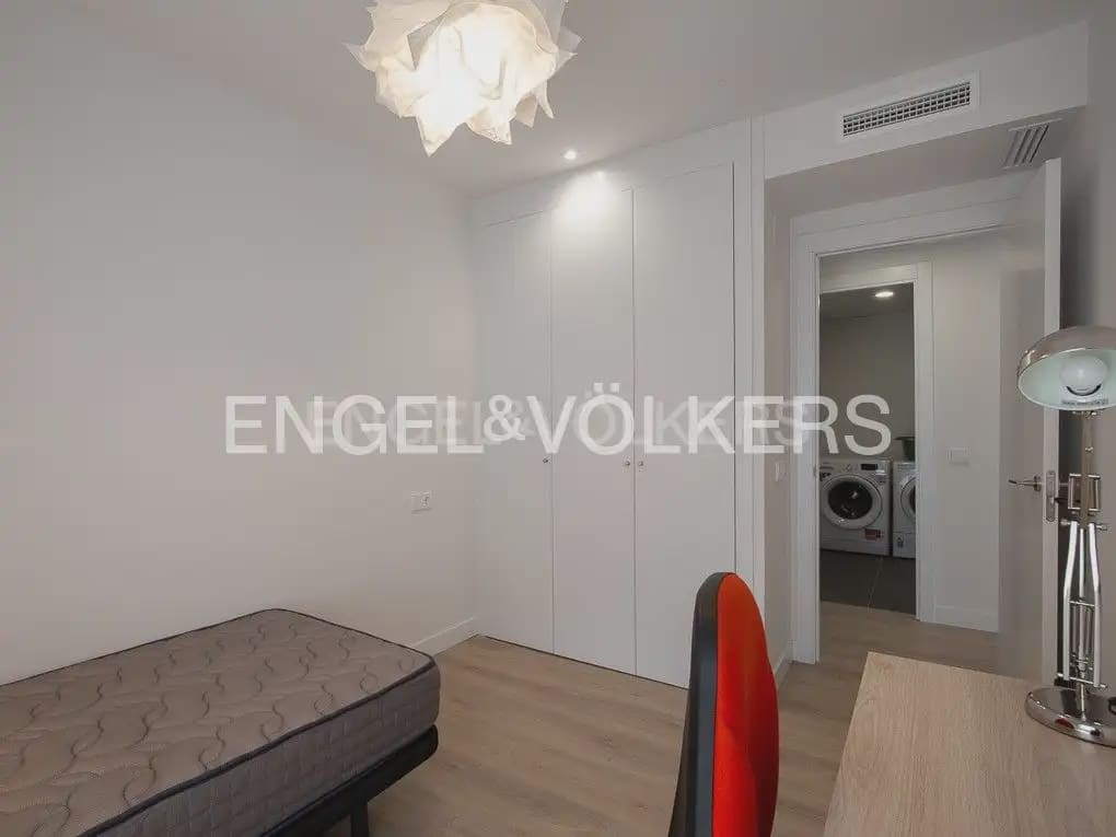 3 sypialnia Mieszkanie do wynajęcia w Miasto Walencja z basenem garażem - 2 400 € (Ref: 10048488)