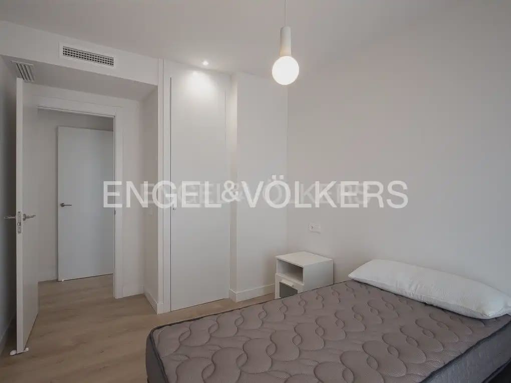 3 sypialnia Mieszkanie do wynajęcia w Miasto Walencja z basenem garażem - 2 400 € (Ref: 10048488)