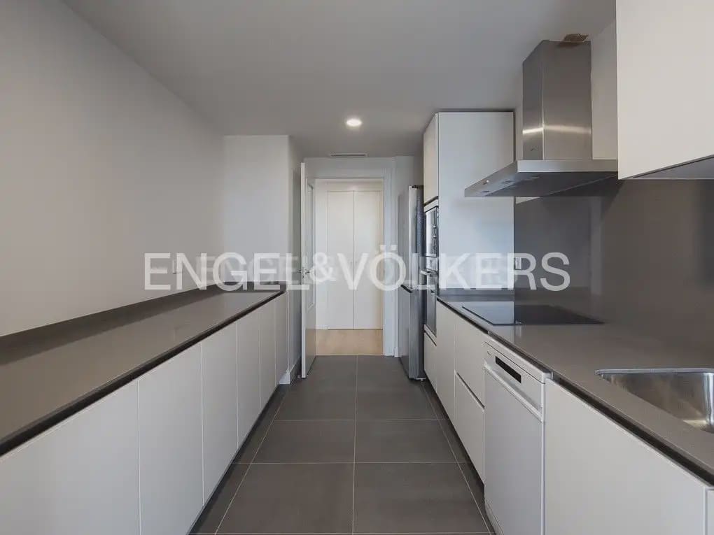 3 sypialnia Mieszkanie do wynajęcia w Miasto Walencja z basenem garażem - 2 400 € (Ref: 10048488)