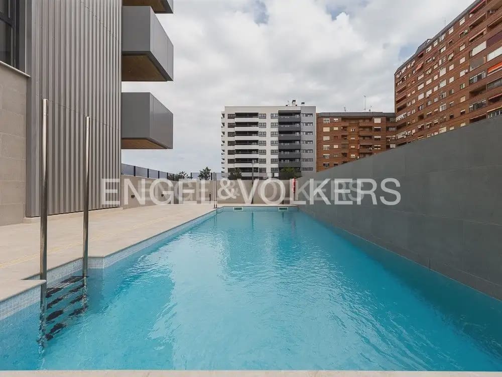 3 sypialnia Mieszkanie do wynajęcia w Miasto Walencja z basenem garażem - 2 400 € (Ref: 10048488)