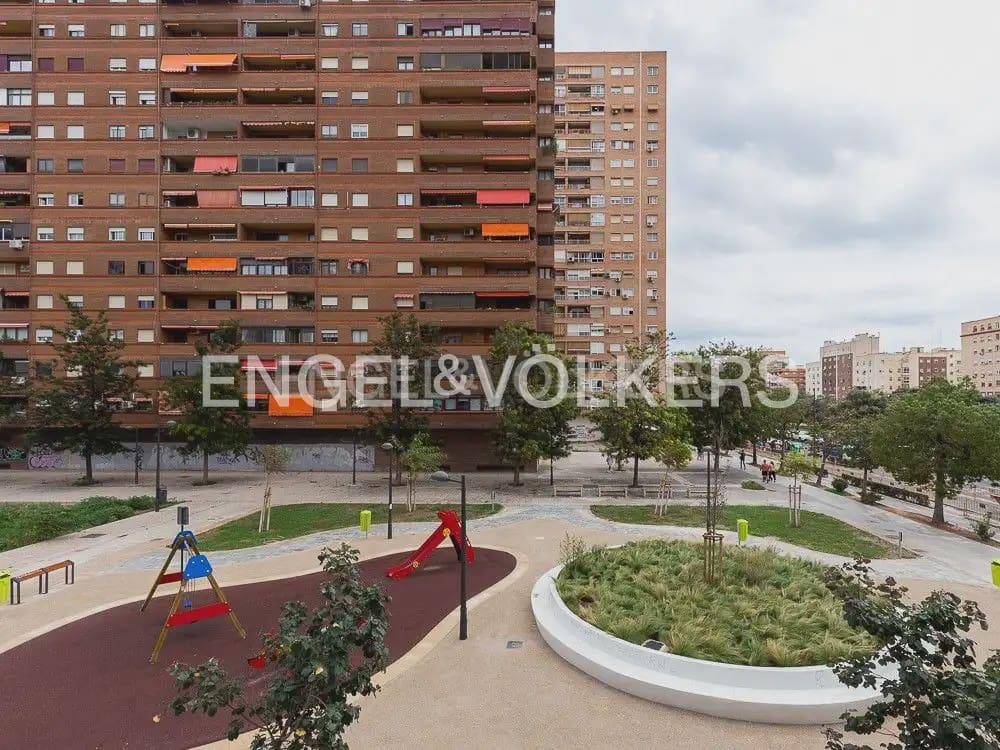 3 sypialnia Mieszkanie do wynajęcia w Miasto Walencja z basenem garażem - 2 400 € (Ref: 10048488)