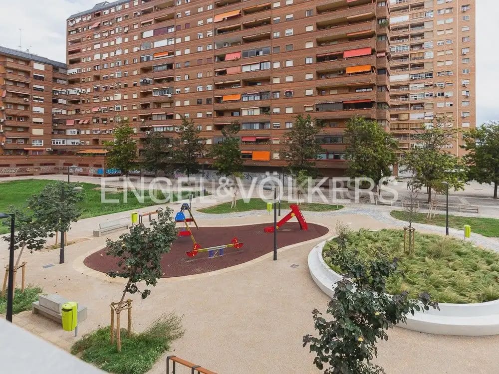 3 sypialnia Mieszkanie do wynajęcia w Miasto Walencja z basenem garażem - 2 400 € (Ref: 10048488)