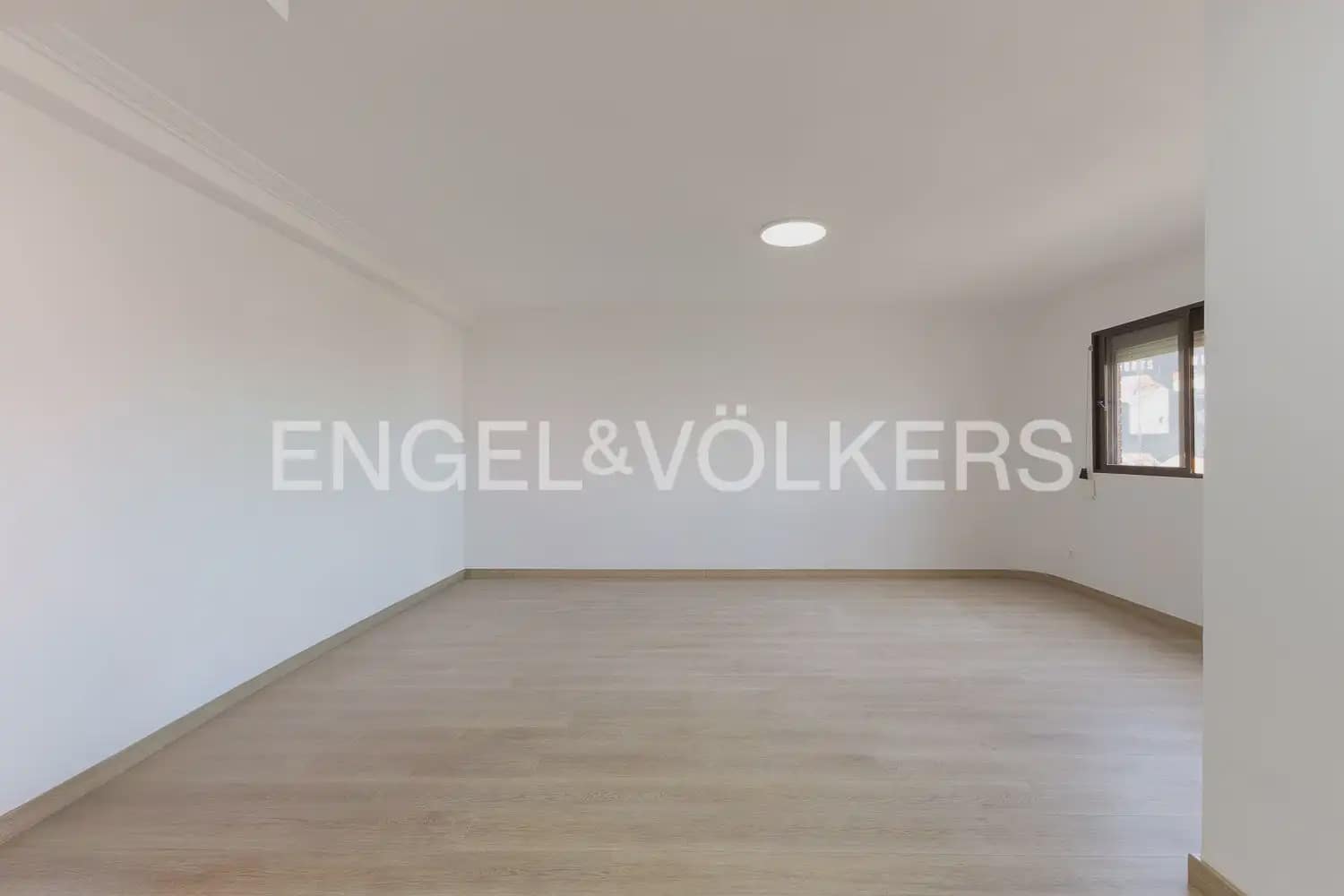 Appartement de 3 chambres à louer à Valence ville avec garage - 1 900 € (Ref: 10054474)